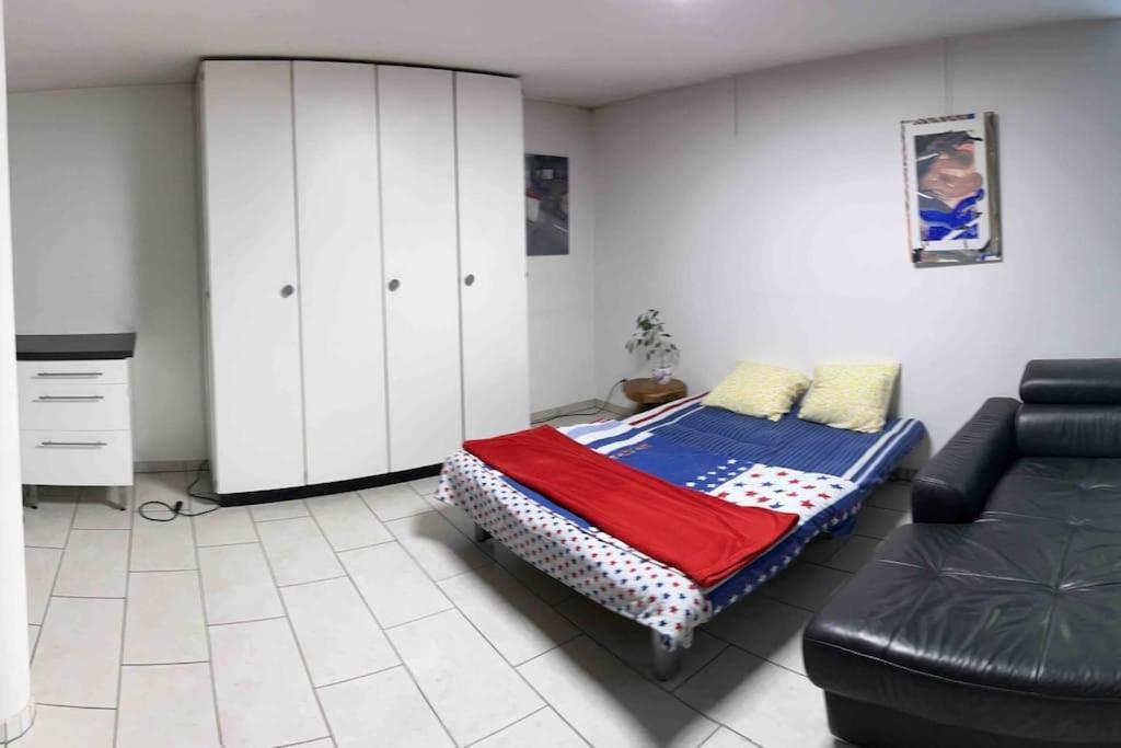 Basel - 5 Mins Away - Modern Basement Studio With Kitchen 35M2 In 무텐츠 외부 사진